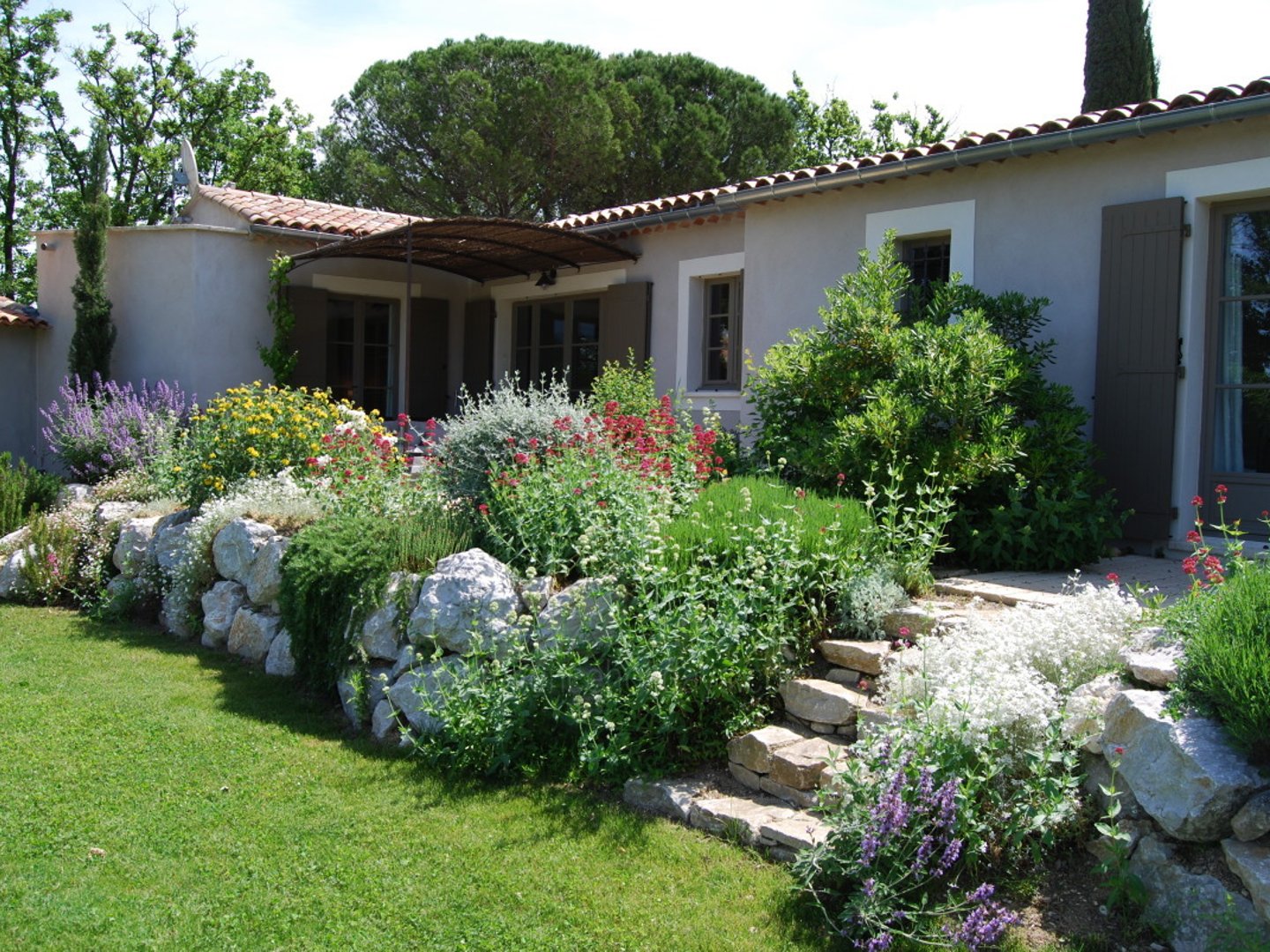 16 - Maison Oppède: Villa: Exterior