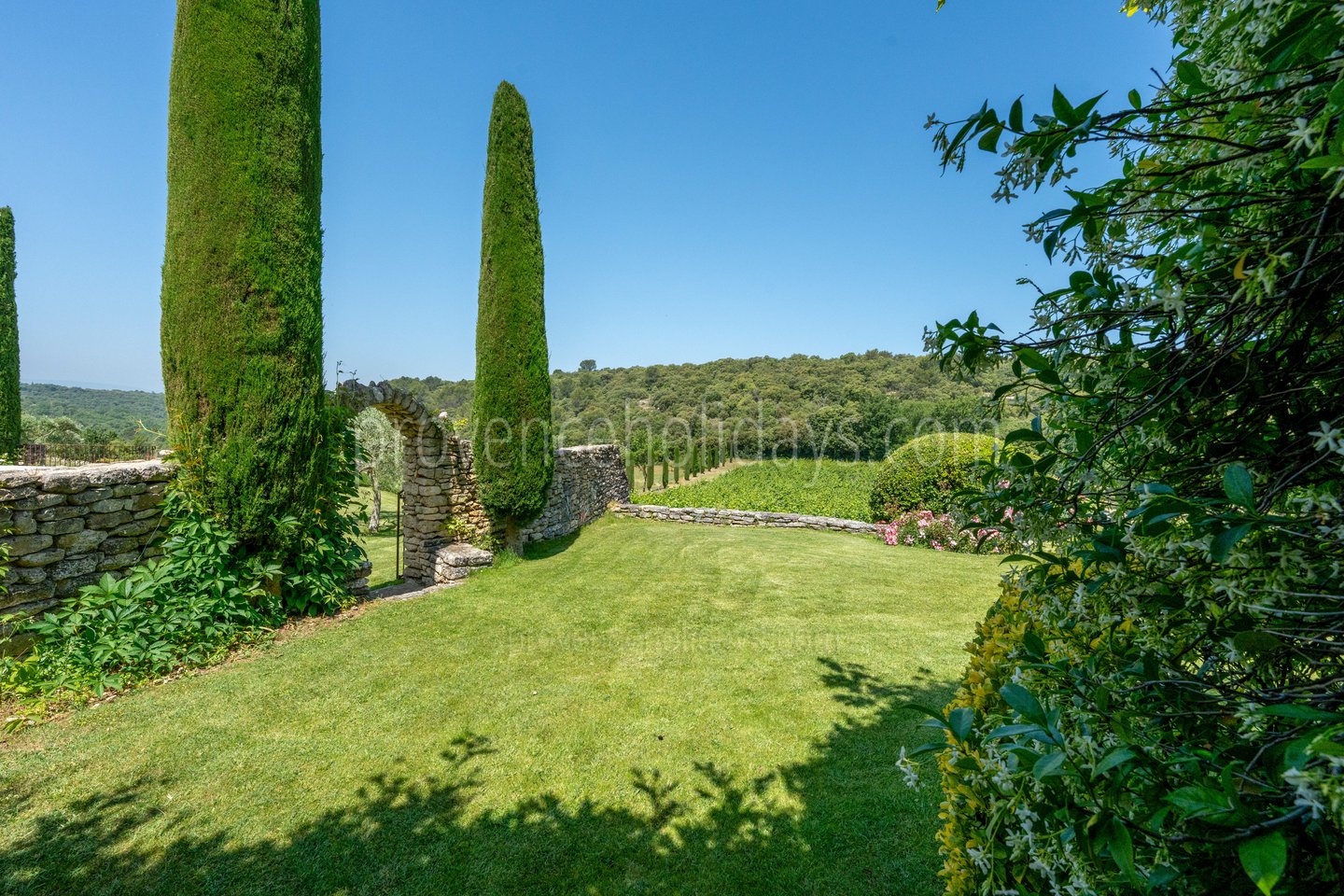 39 - Le Mas de Bonnieux: Villa: Exterior