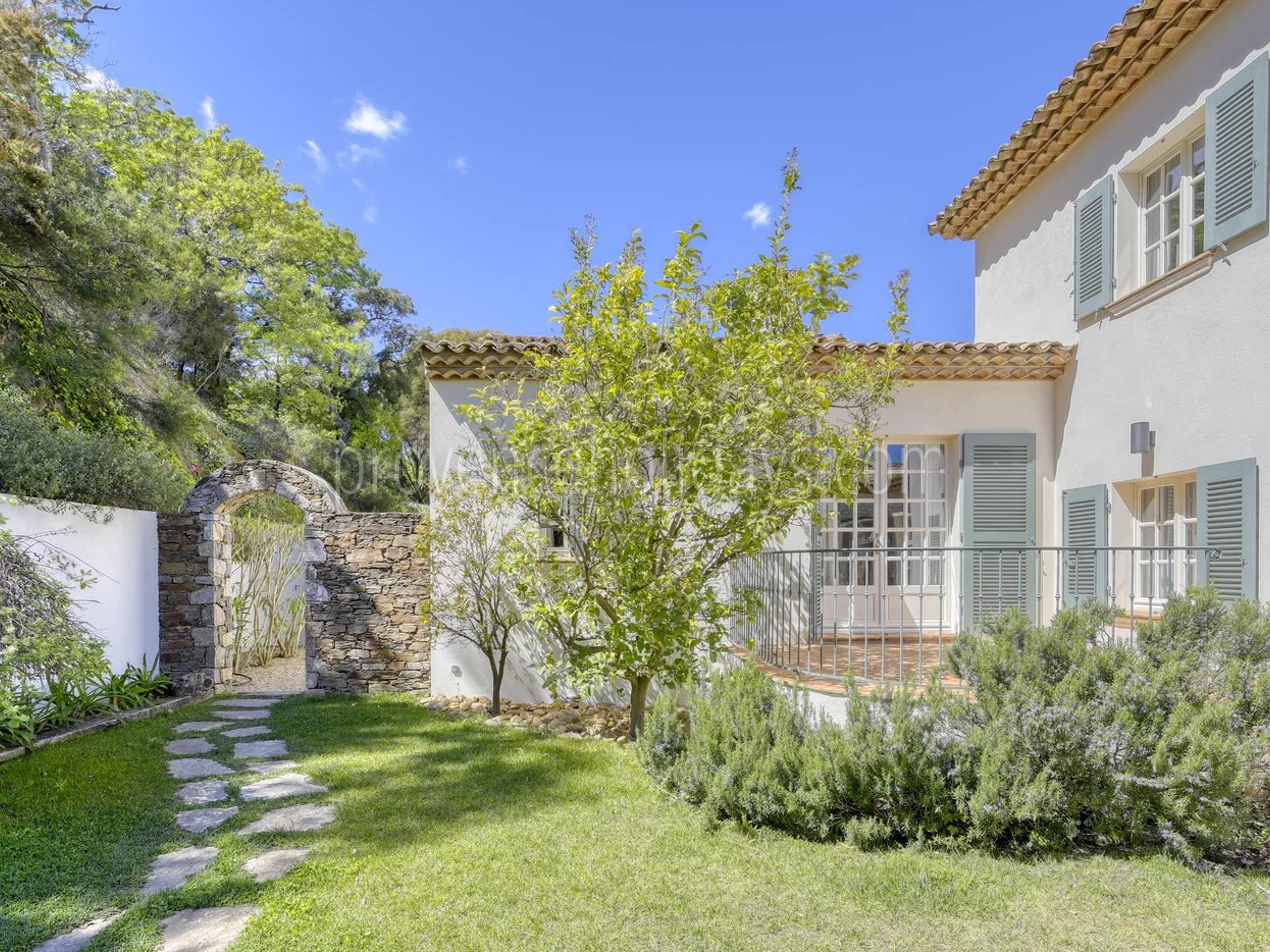 6 - Renovated mas, Ramatuelle: Villa: Exterior