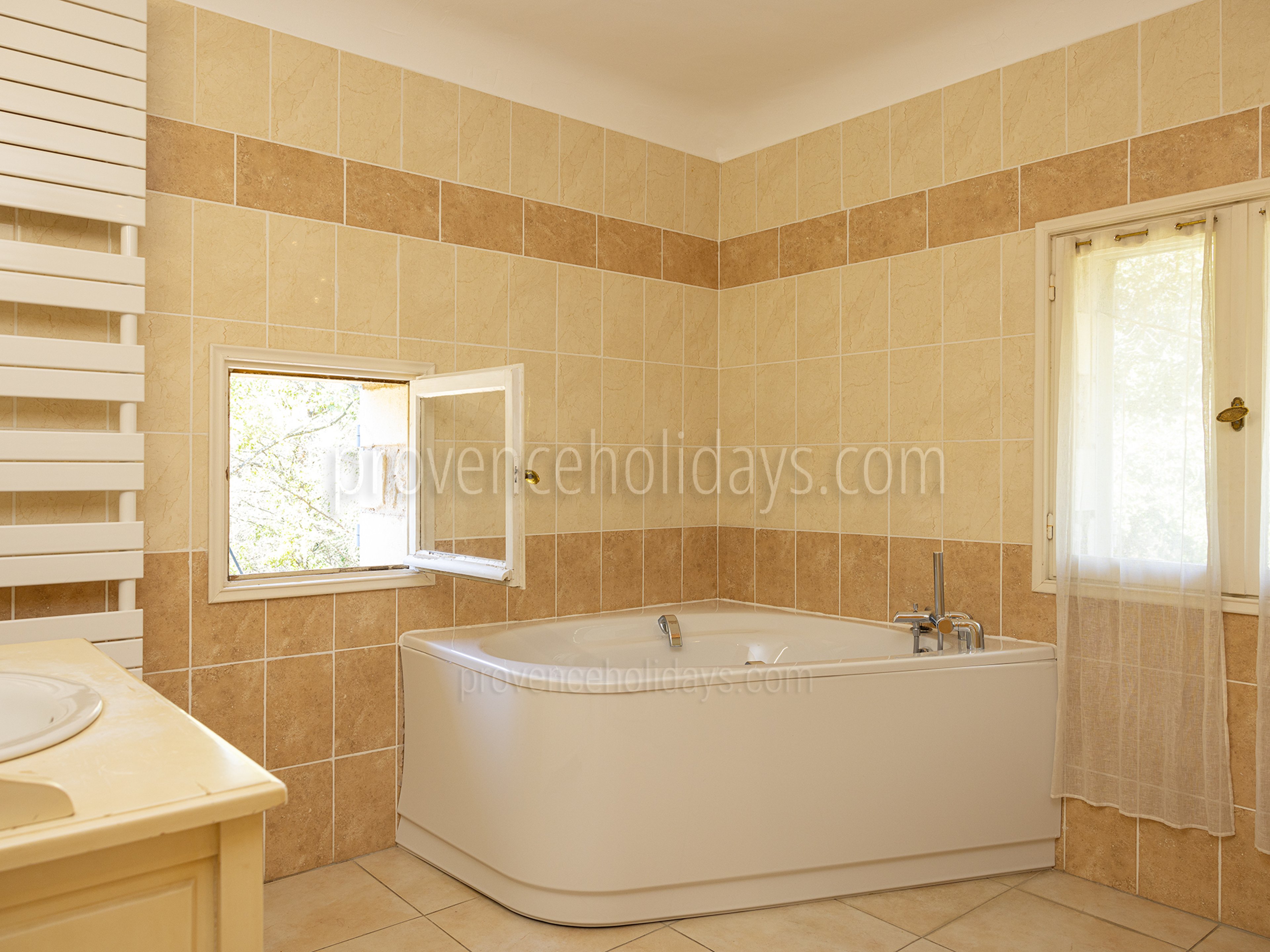 23 - Mas Heyrauds: Villa: Bathroom