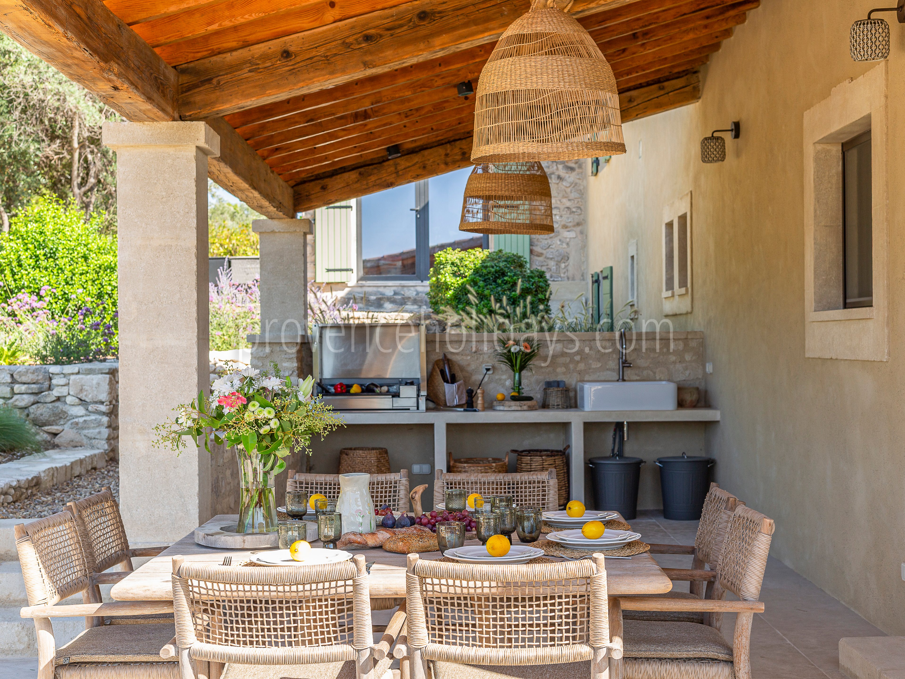 5 - Le Mas de la Terre Rouge: Villa: Exterior