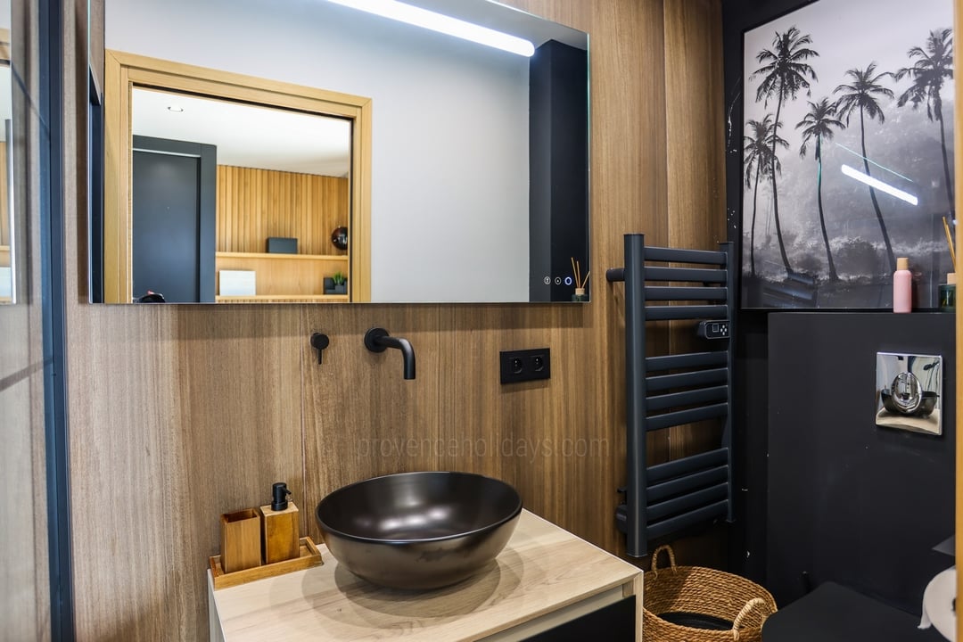 7 - Villa Bleue: Villa: Bathroom