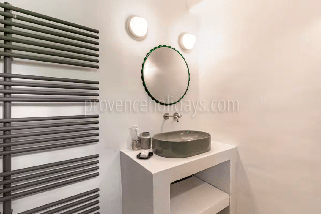 9 - Les Vues du Luberon: Villa: Bathroom