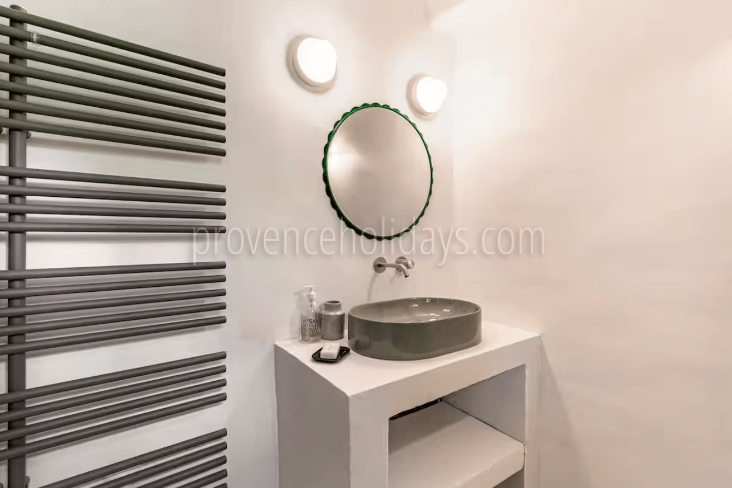 9 - Les Vues du Luberon: Villa: Bathroom