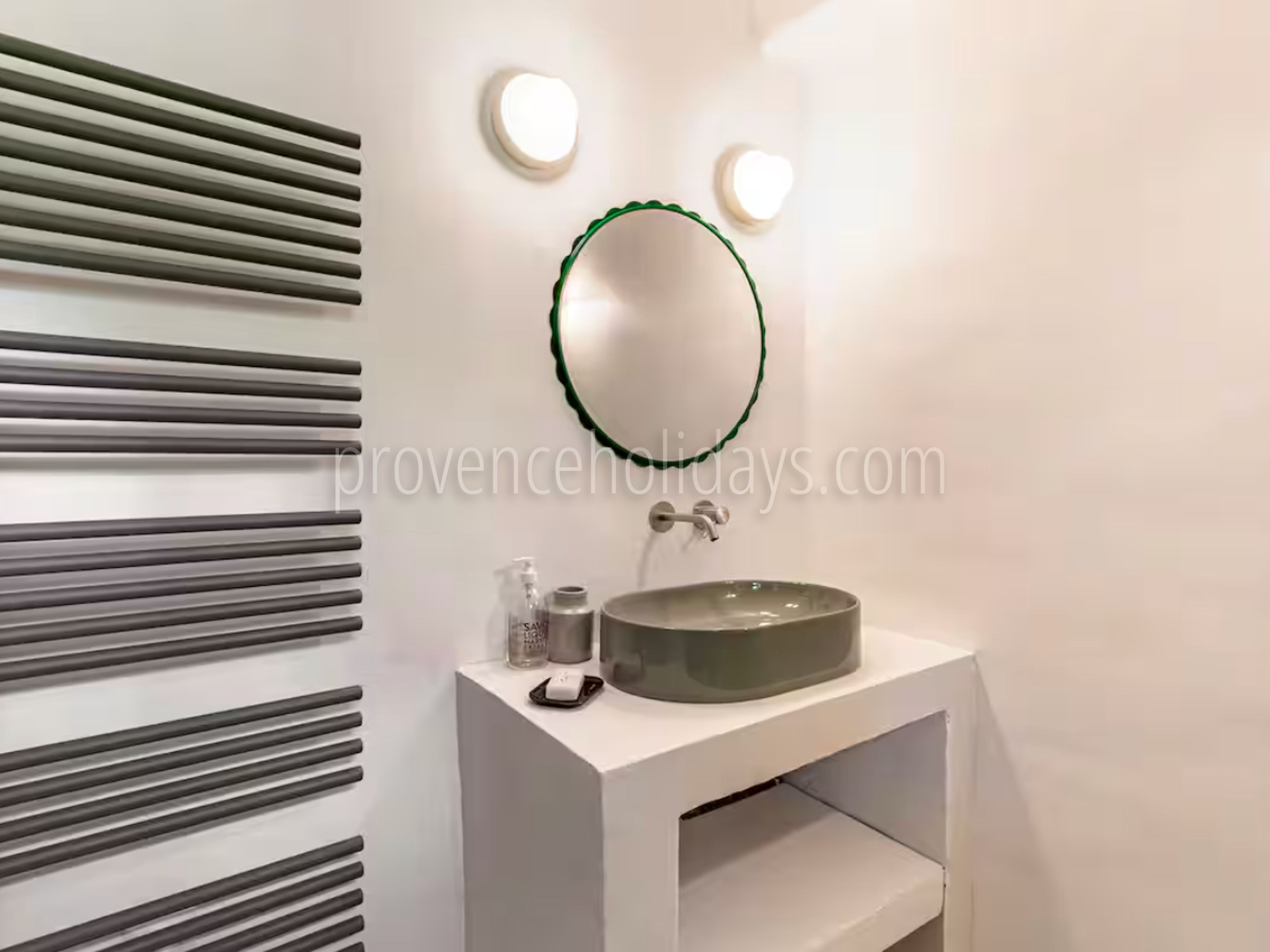 9 - Les Vues du Luberon: Villa: Bathroom