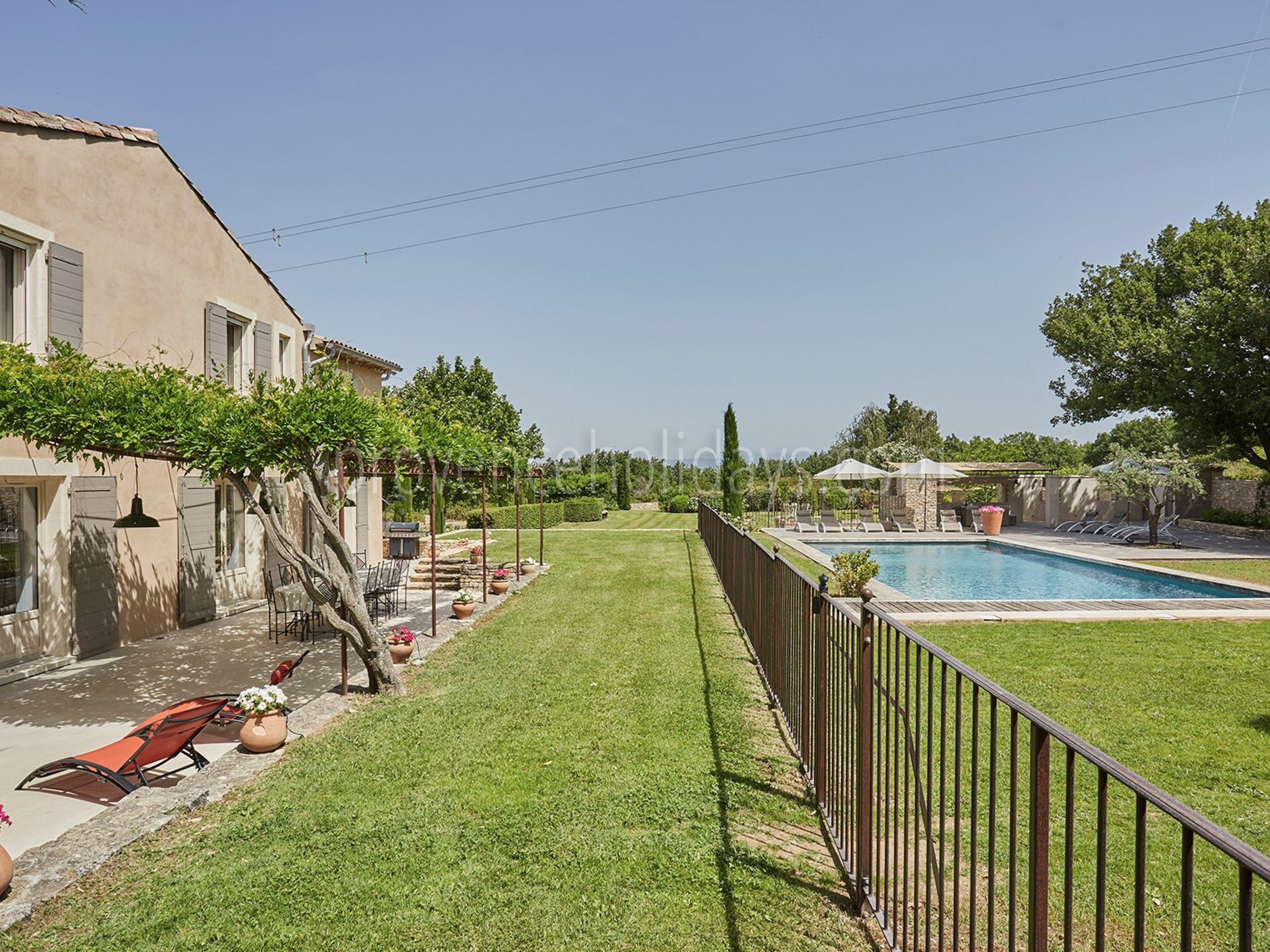 13 - L’Orée des Lavandes: Villa: Exterior