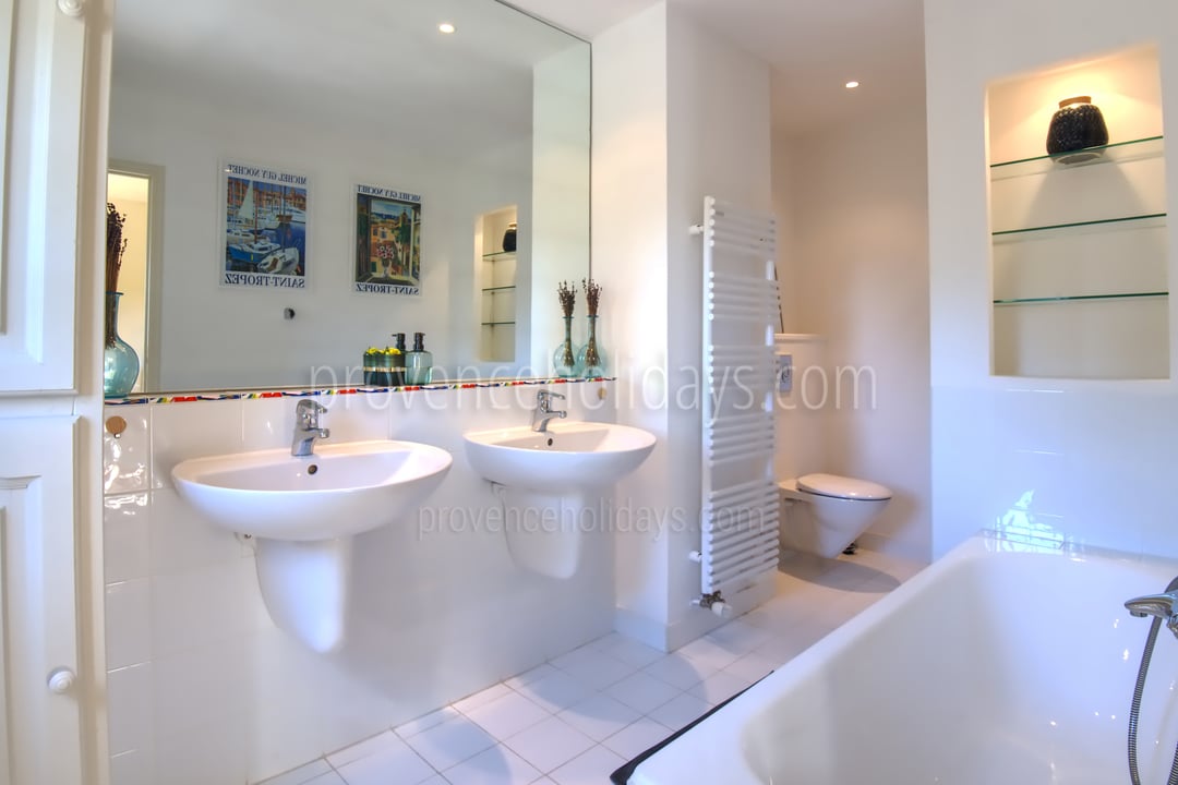 26 - Le Dolmen du Midi: Villa: Bathroom