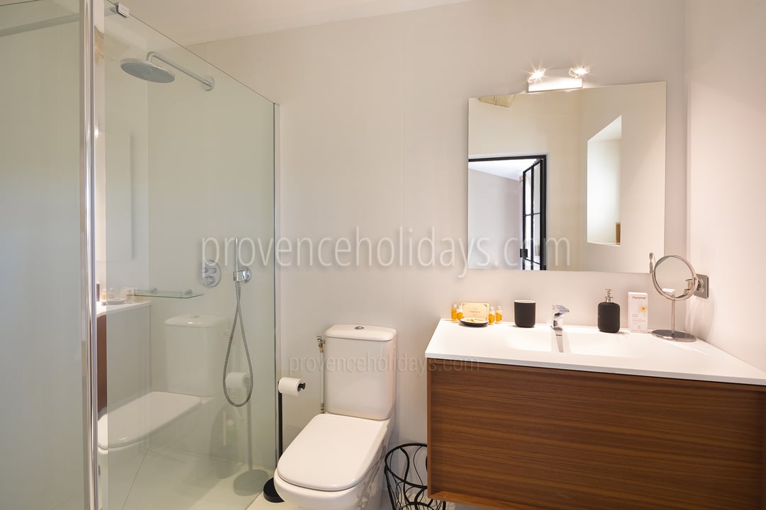 46 - Mas des Baux: Villa: Bathroom