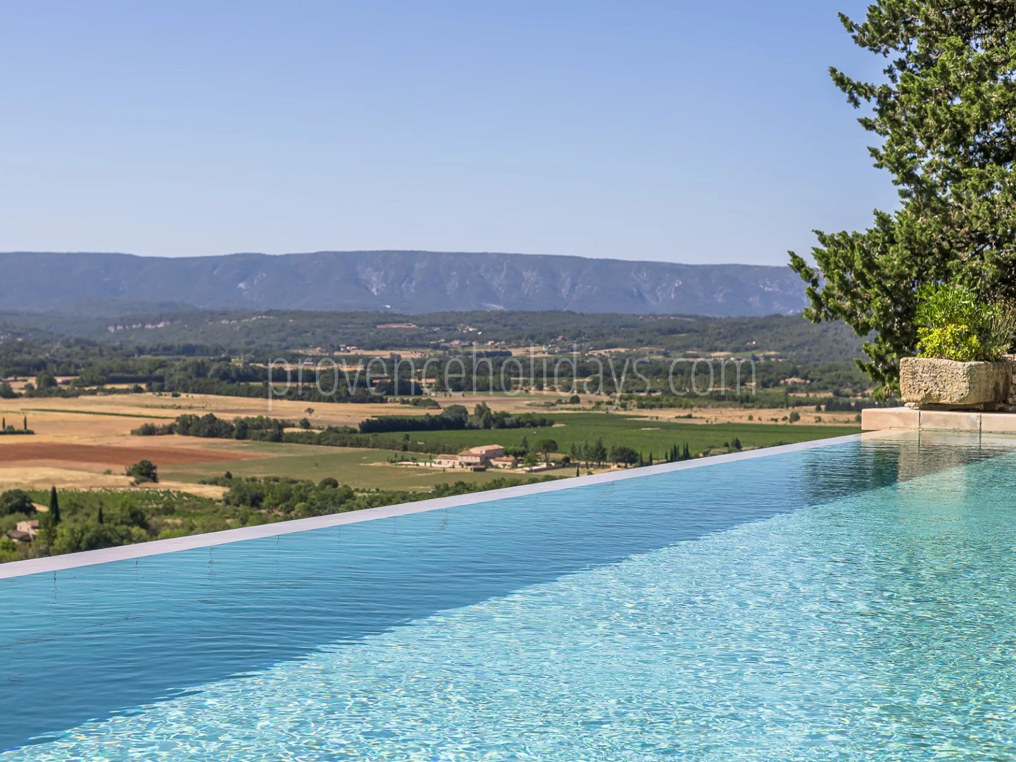 2 - Historic residence in Gordes: Villa: Pool