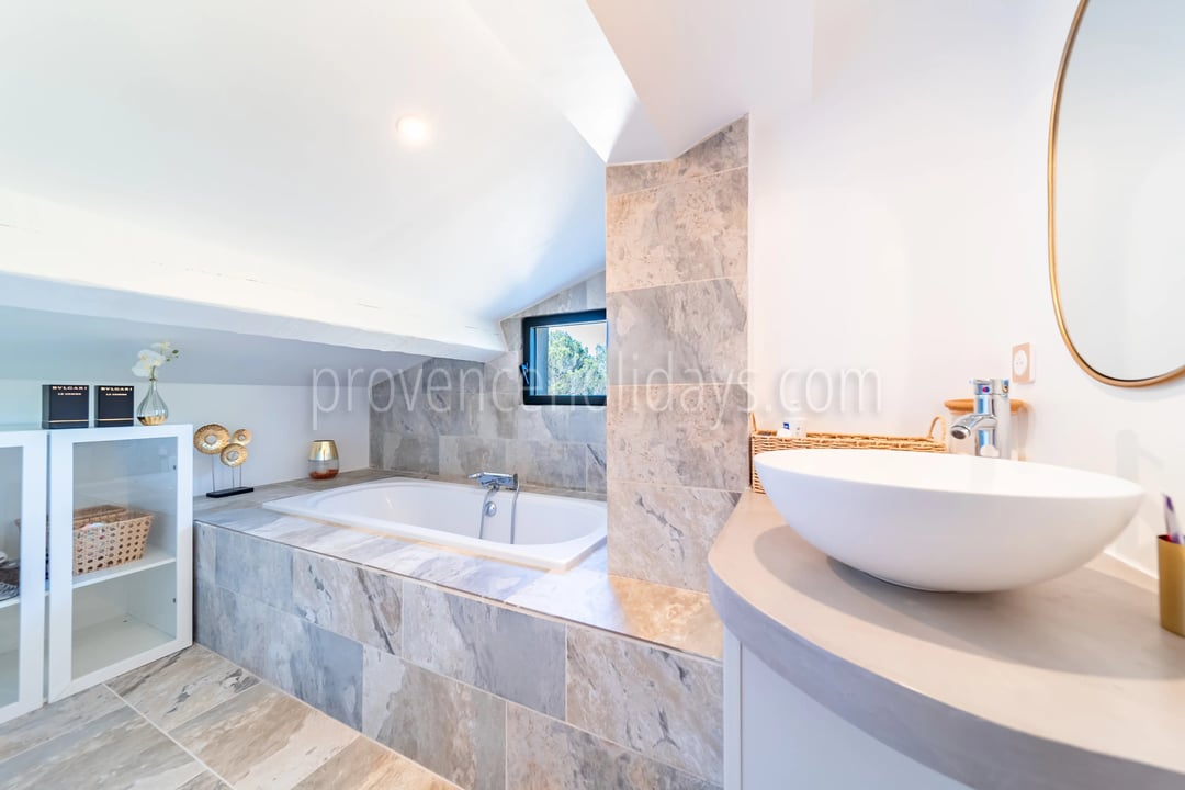 15 - Eigentijdse woning in Villes-sur-Auzon: Villa: Bathroom