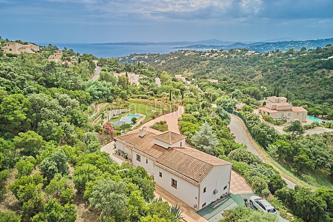 Villa avec piscine à débordement et vue mer 6 - Villa Chiara: Villa: Exterior
