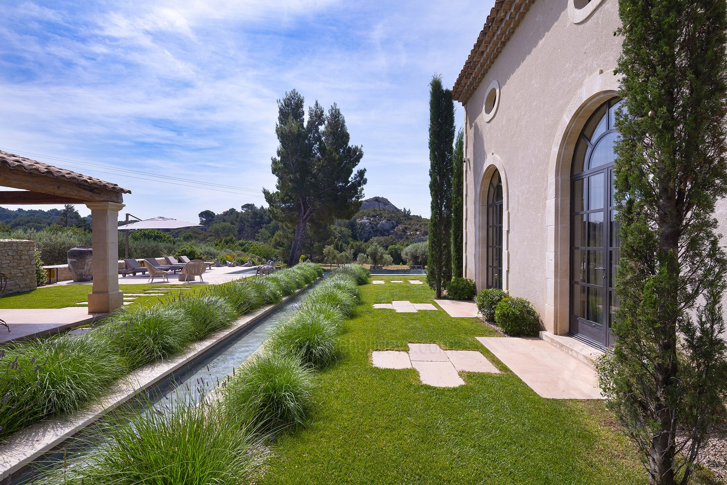 50 - La Bastide de Maussane: Villa: Exterior