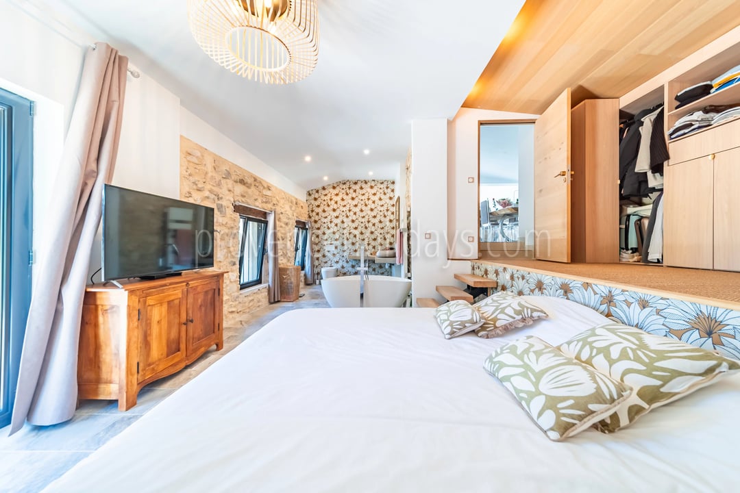 8 - Eigentijdse woning in Villes-sur-Auzon: Villa: Bedroom