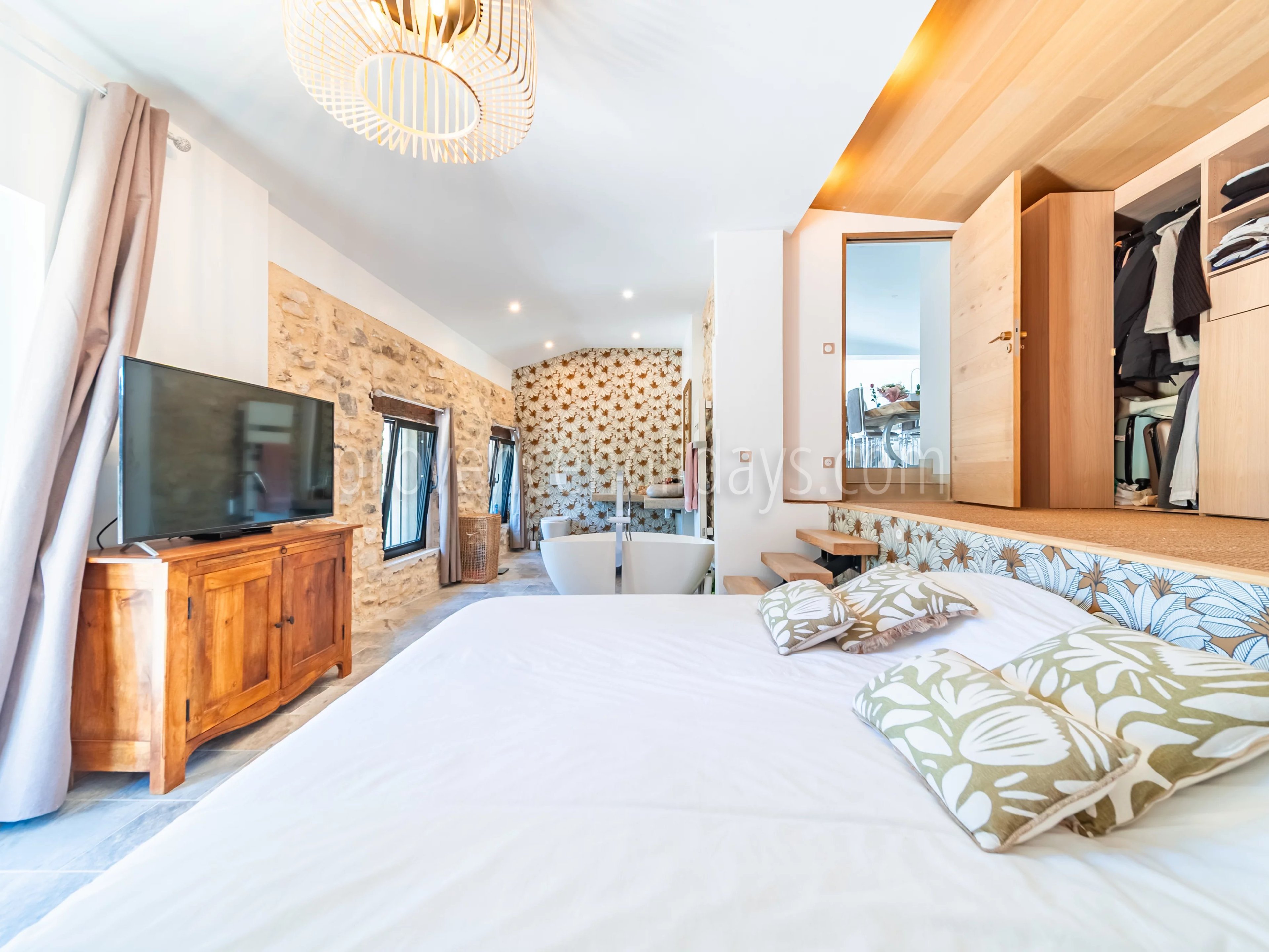 8 - Eigentijdse woning in Villes-sur-Auzon: Villa: Bedroom