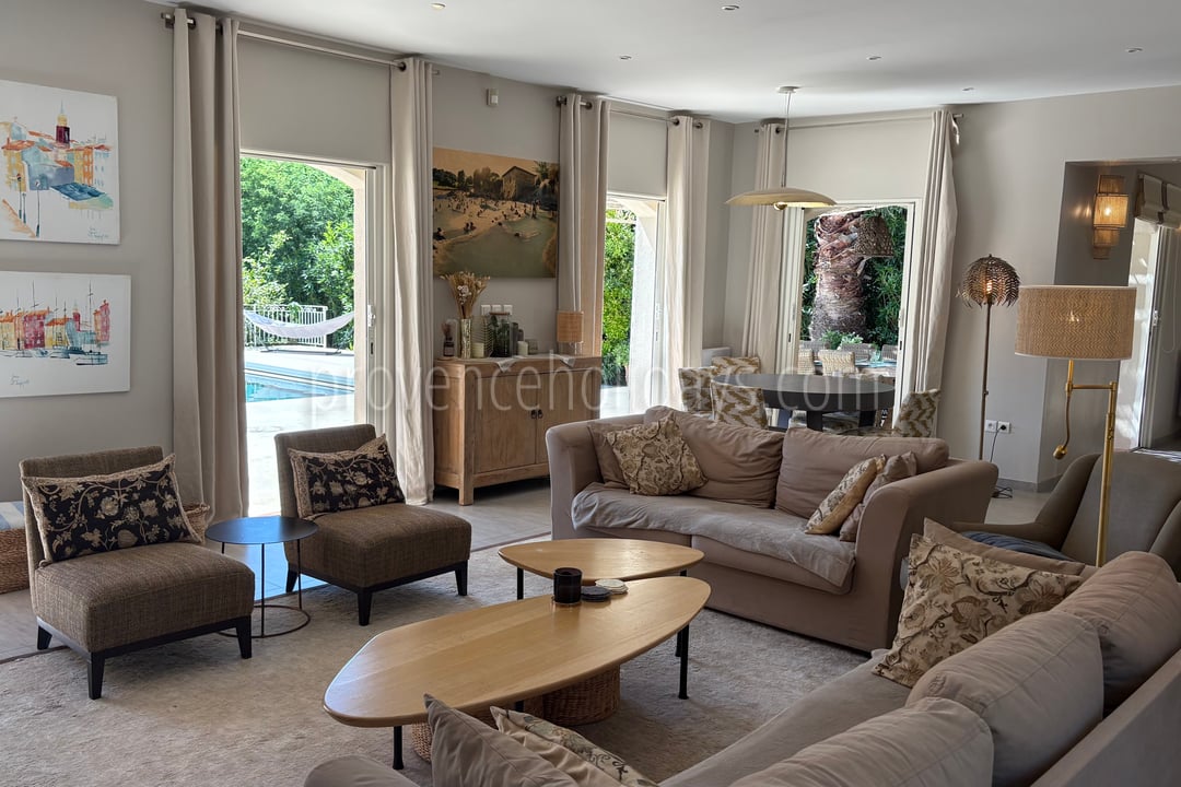 8 - Le Mas des Lys: Villa: Interior