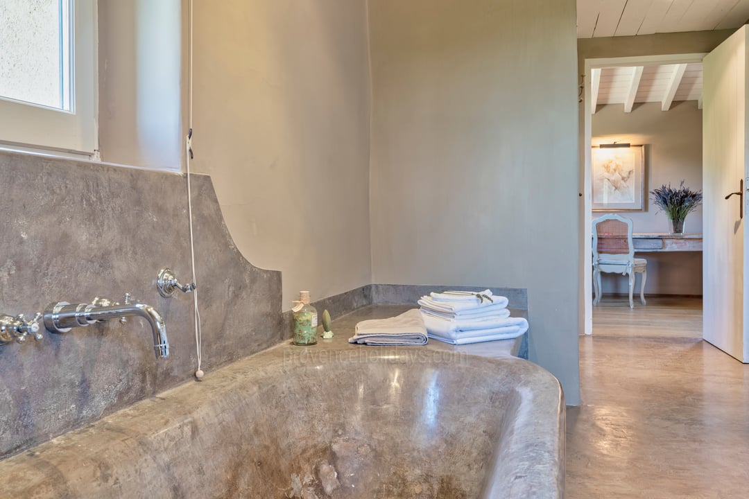 64 - Domaine de la Sainte Victoire: Villa: Bathroom