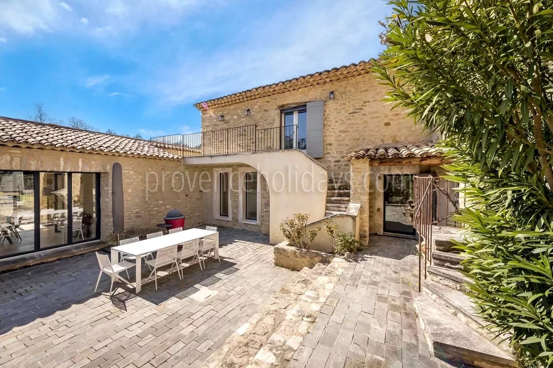 4 - Characterful mas in Ménerbes: Villa: Exterior