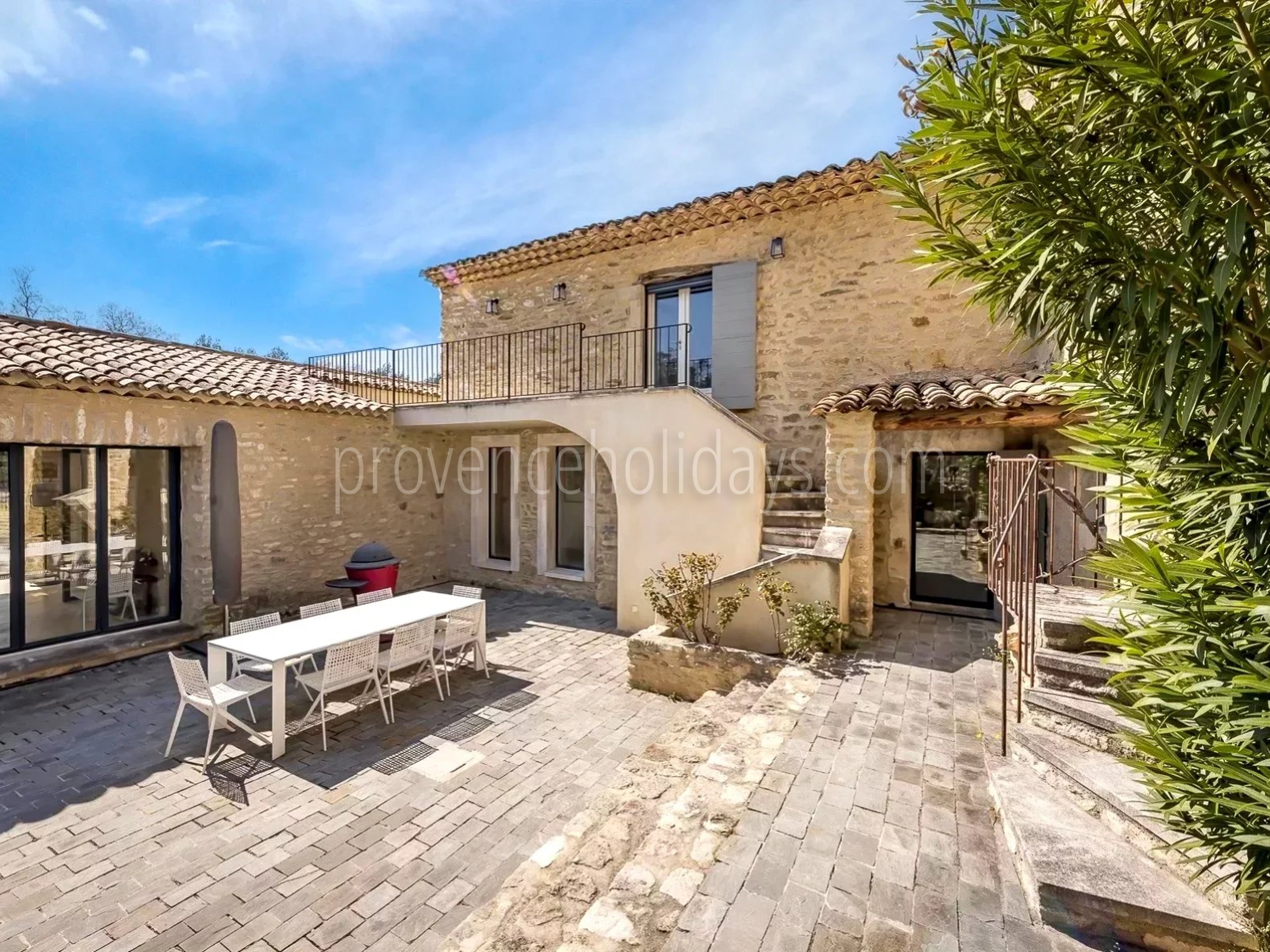 4 - Characterful mas in Ménerbes: Villa: Exterior