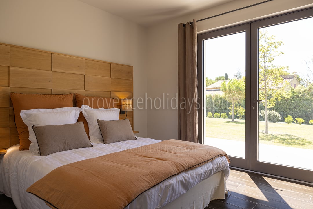 3 - Mas Estelle: Villa: Bedroom