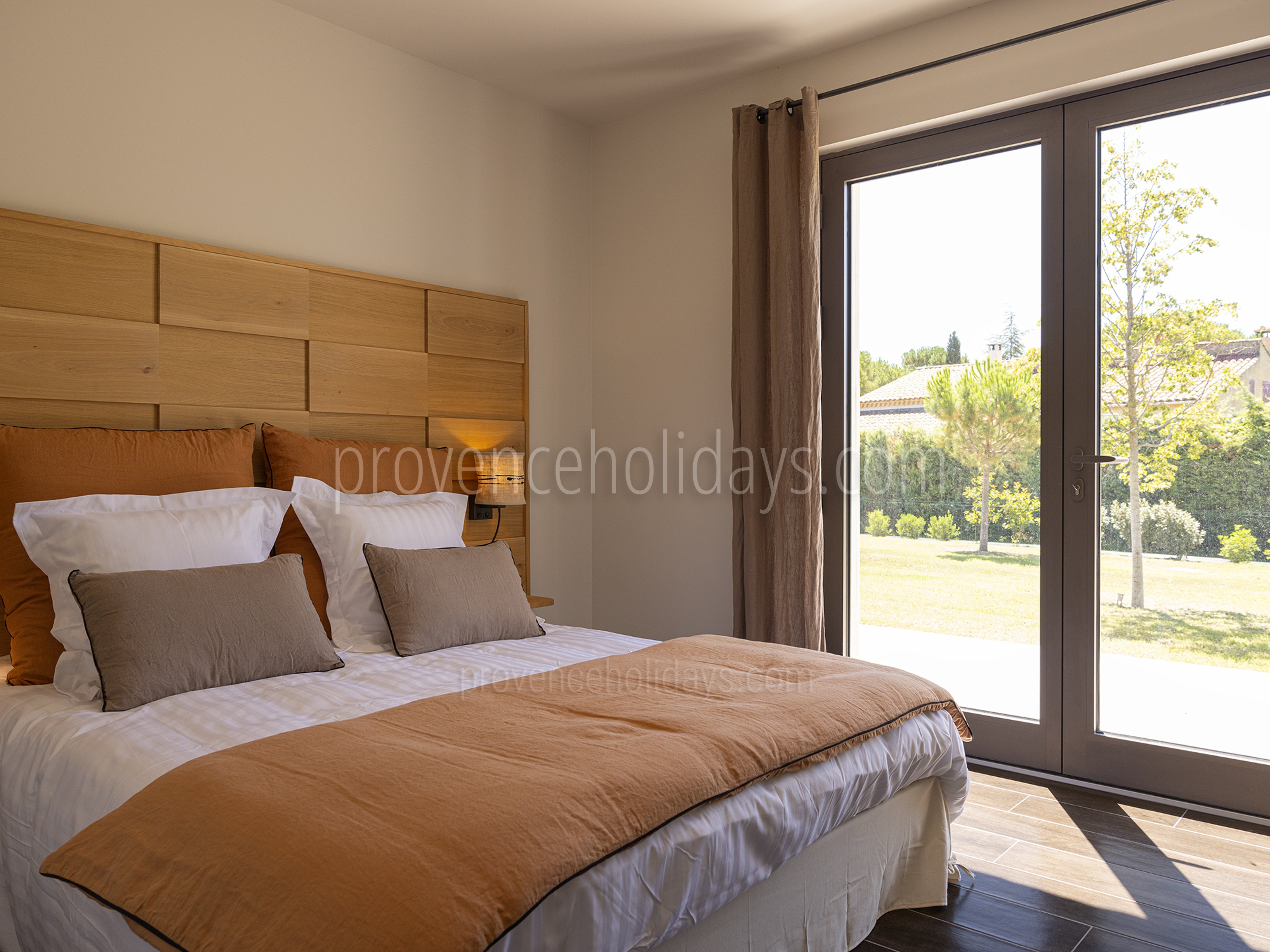 3 - Mas Estelle: Villa: Bedroom