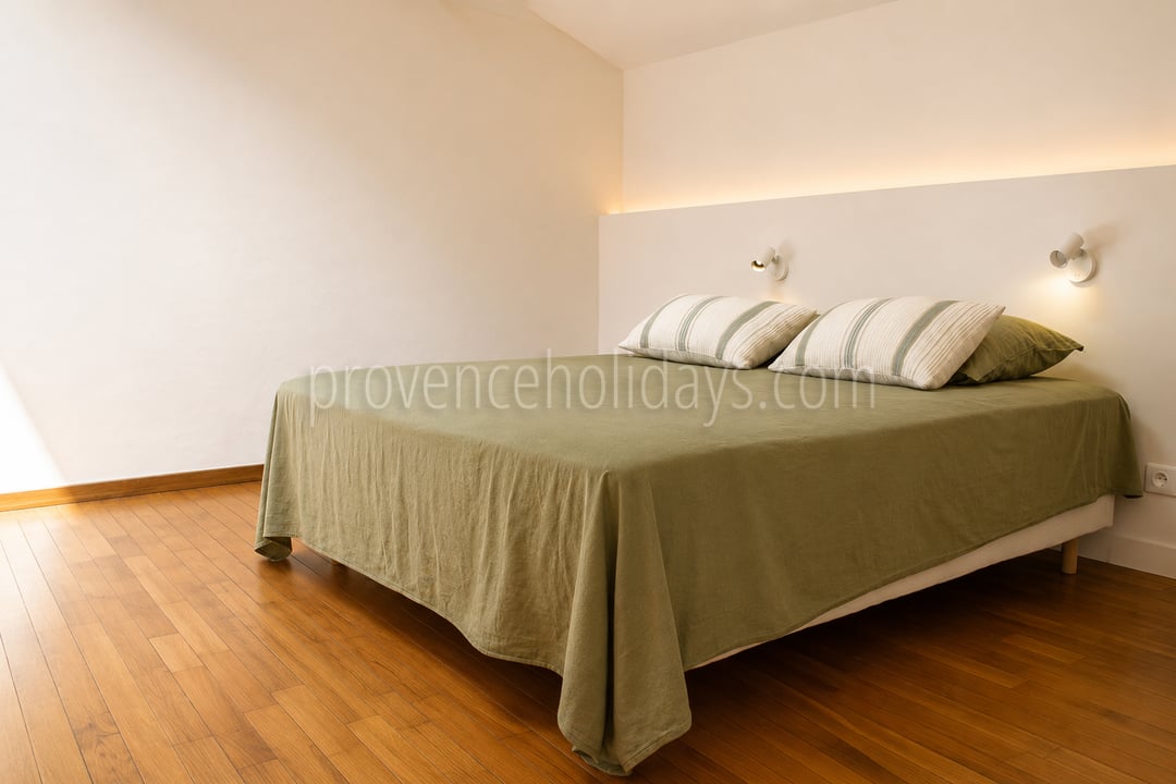 50 - Mas rénové à pied d\'Eygalières: Villa: Bedroom