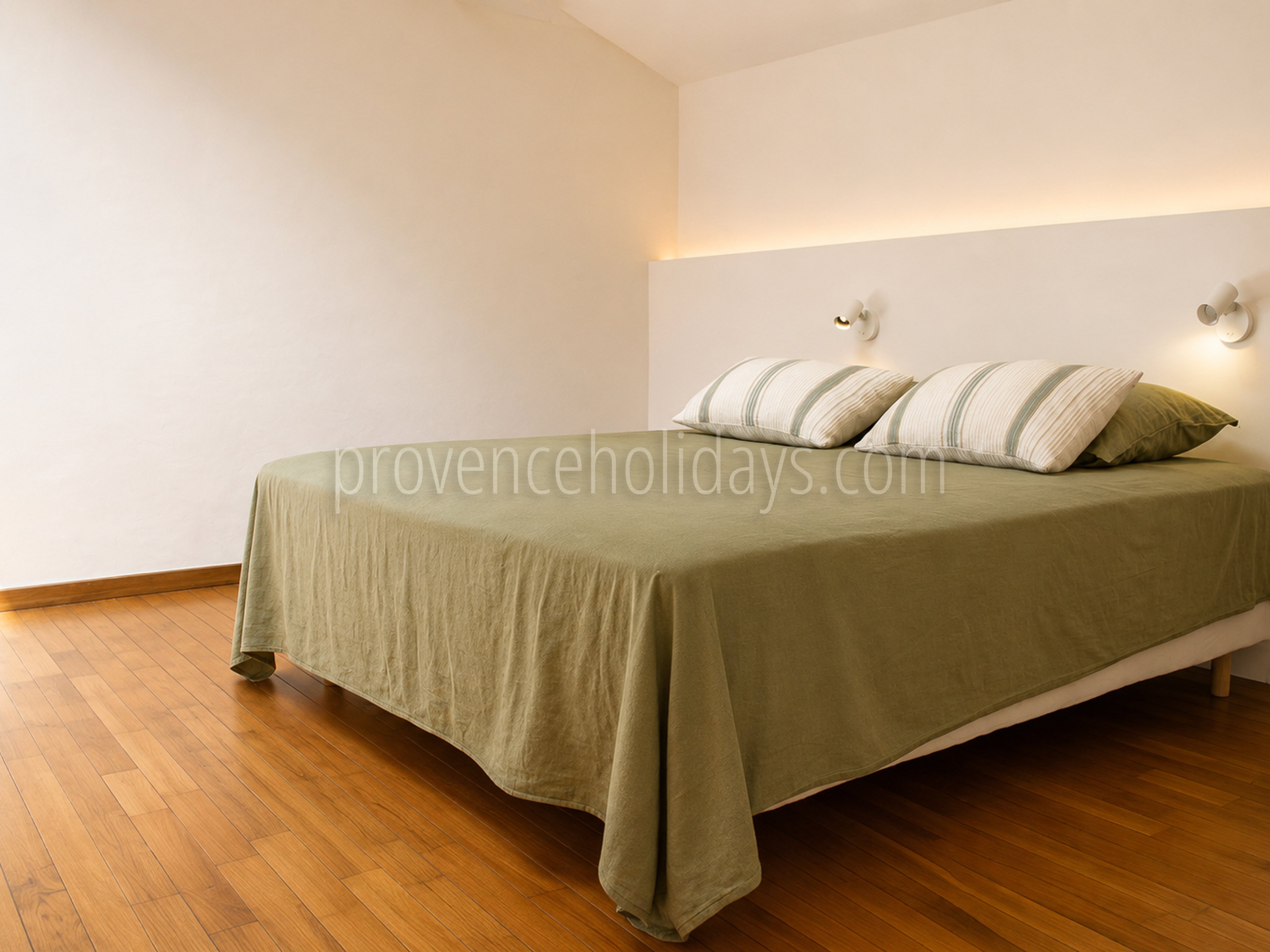 50 - Mas rénové à pied d\'Eygalières: Villa: Bedroom