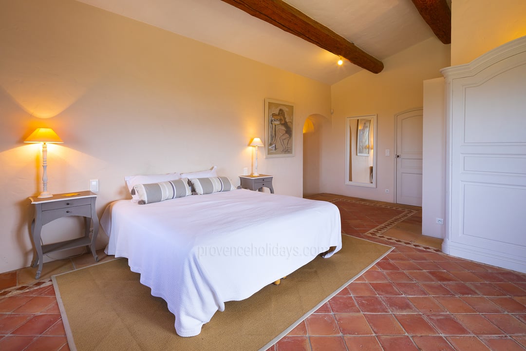 25 - Villa des Glycines: Villa: Bedroom