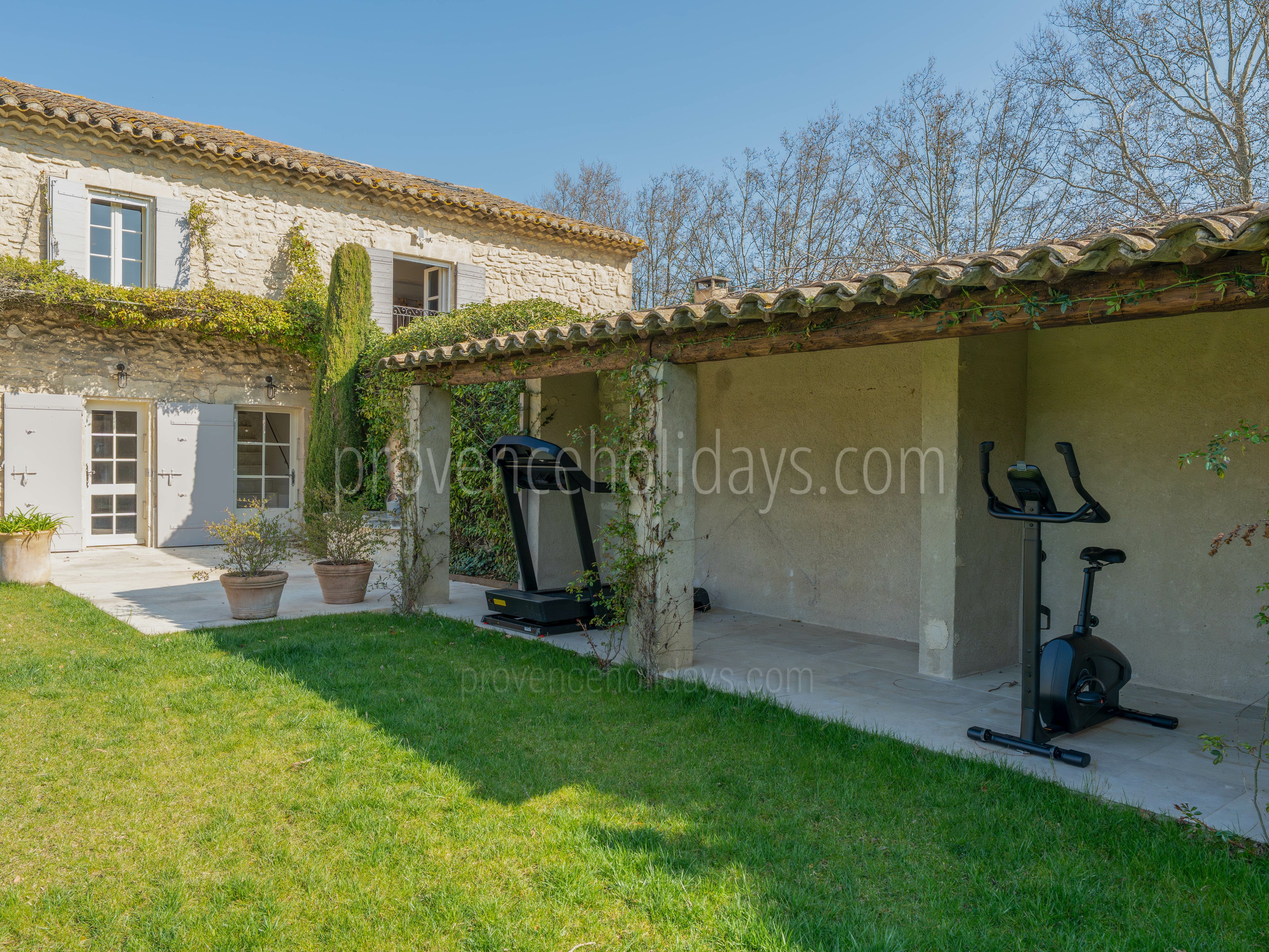 55 - Le Mas des Magnans: Villa: Exterior
