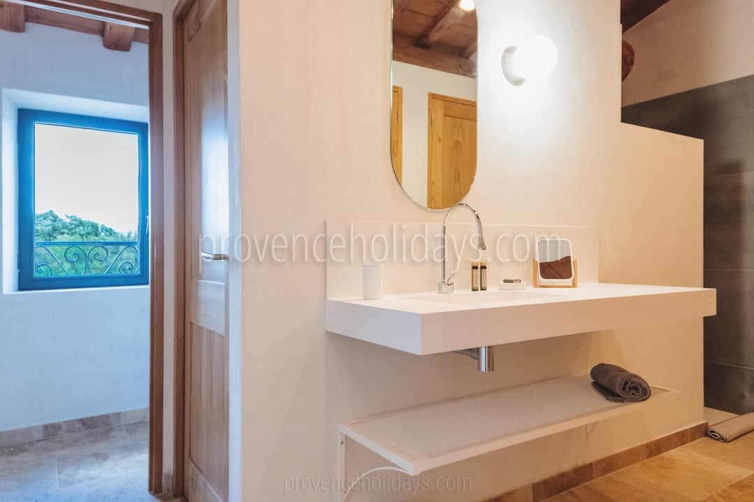 55 - Mas de Pierre: Villa: Bathroom 1