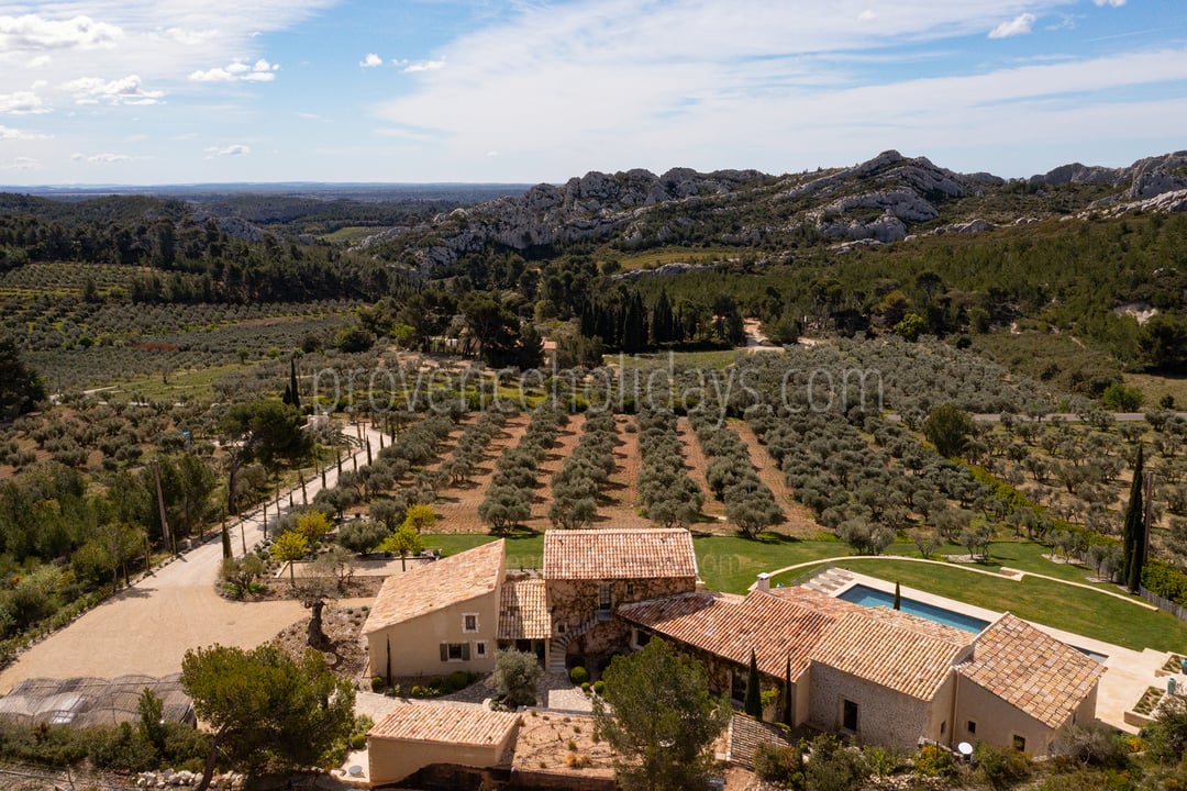 6 - Mas des Collines: Villa: Exterior