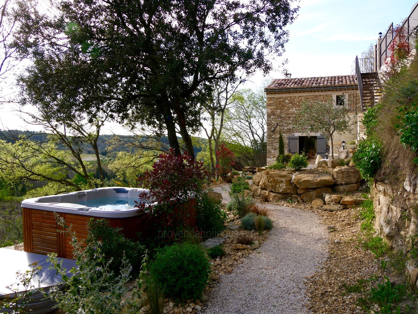 3 - La Roque sur Perne: Villa: Exterior - Spa - Bijgebouw