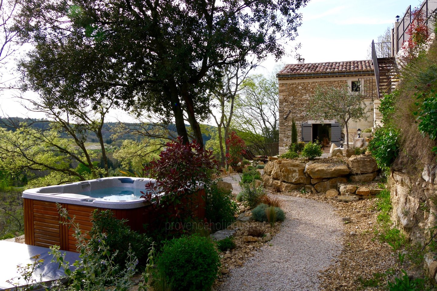 3 - La Roque sur Perne: Villa: Exterior - Spa - Bijgebouw