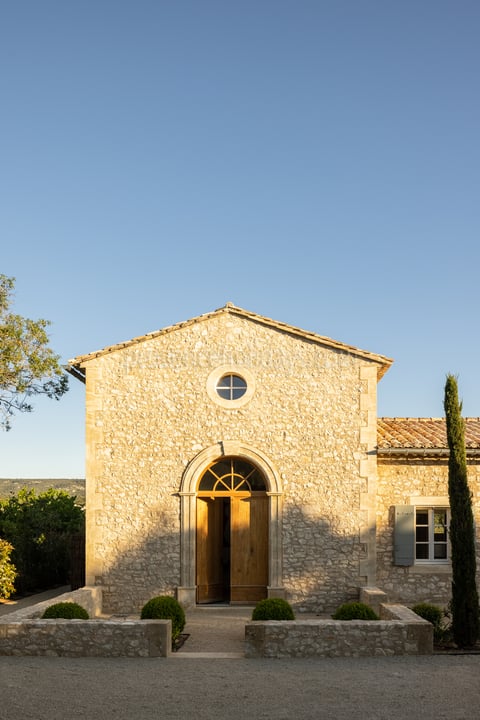12 - Mas Chabaud: Villa: Exterior