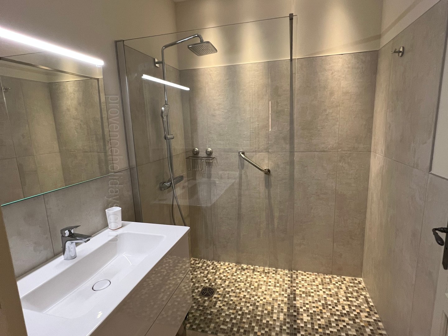 11 - La Maison Bourgeoise: Villa: Bathroom