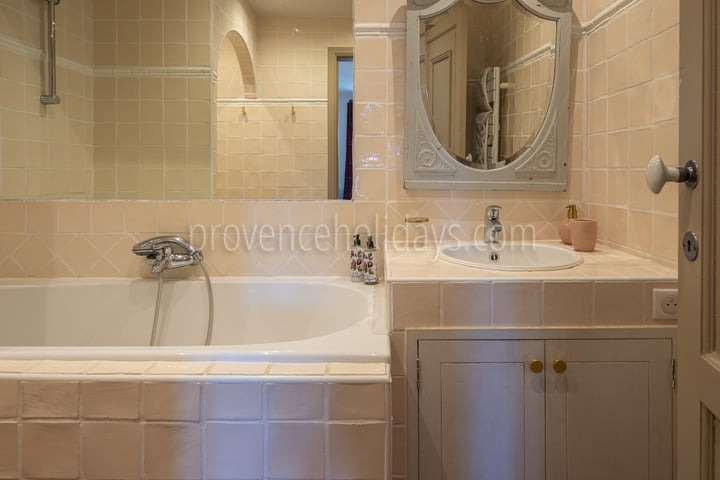 8 - Le Mas des Magnans: Villa: Bathroom
