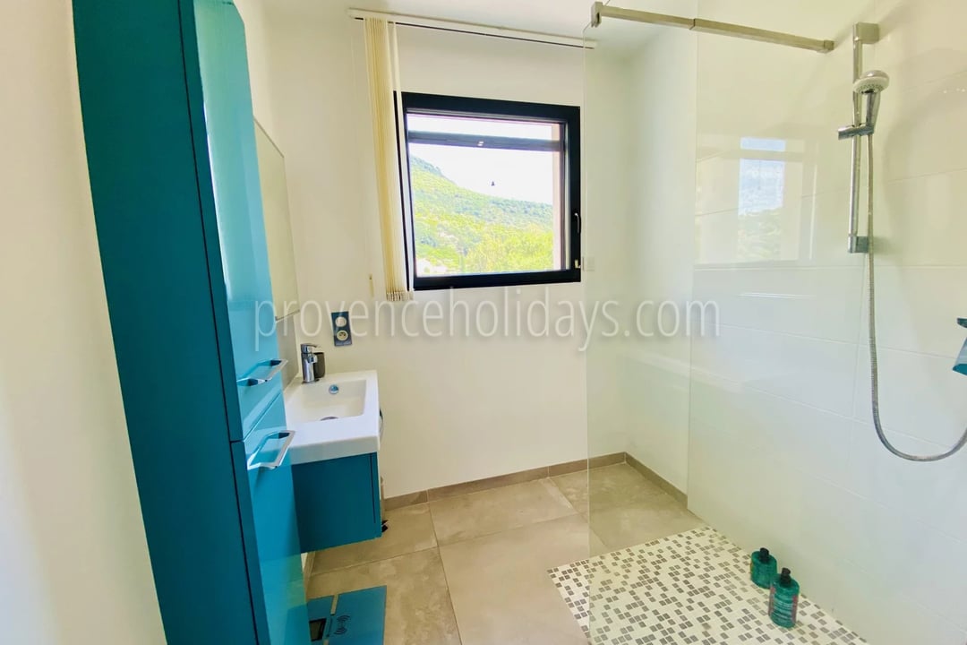 13 - Villa met zelfstandige ruimte in Cavalaire-sur-Mer: Villa: Bathroom