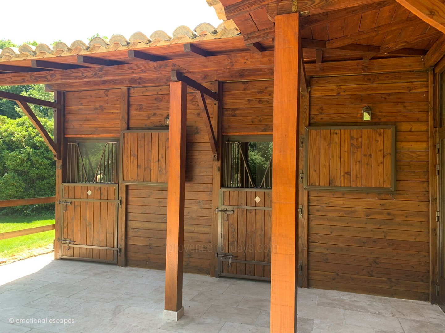 27 - Le Domaine des Cyprès: Villa: Exterior