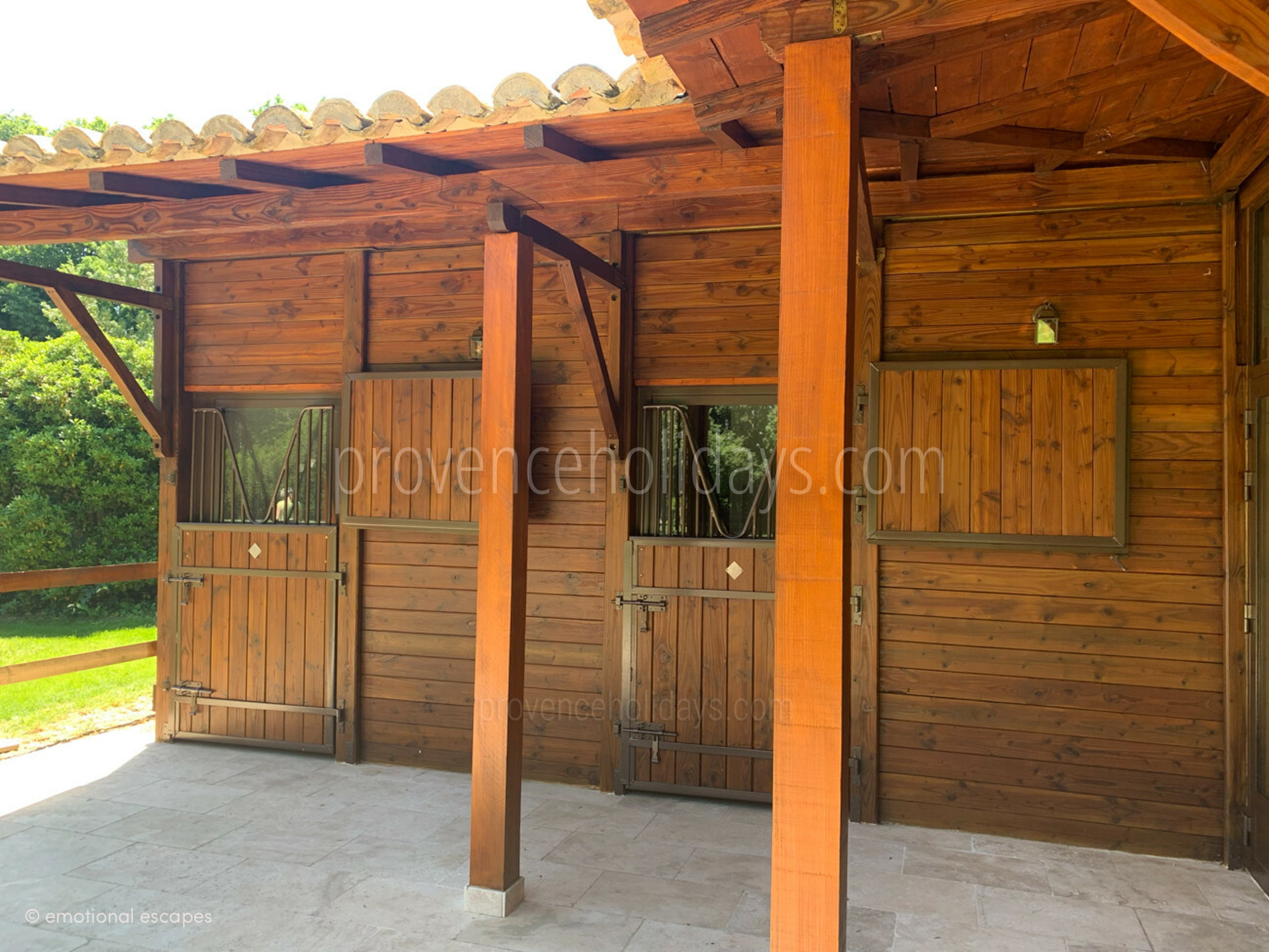 27 - Le Domaine des Cyprès: Villa: Exterior