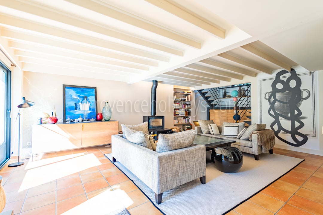 Charming villa with swimming pool close to the village