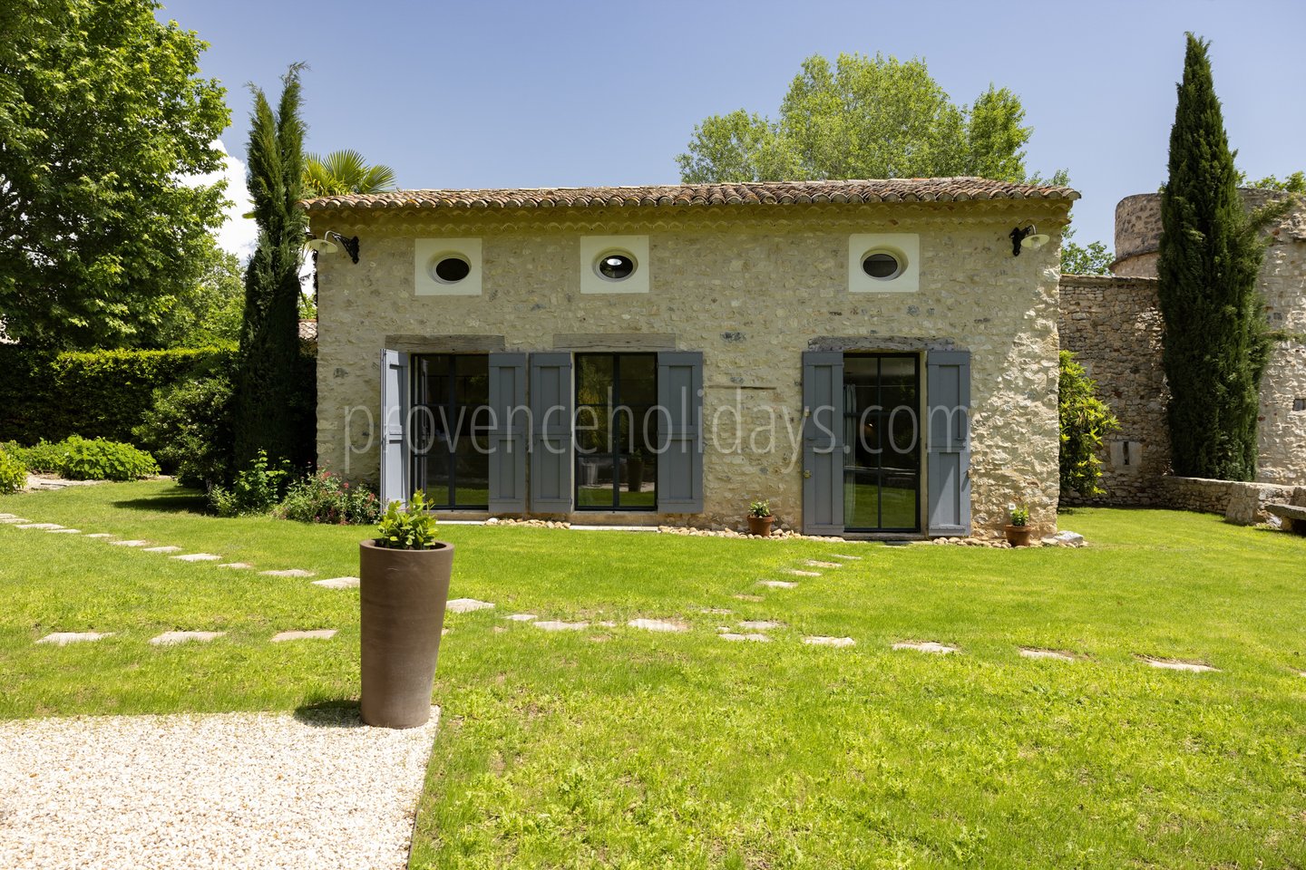 25 - Bastide de Goult: Villa: Exterior