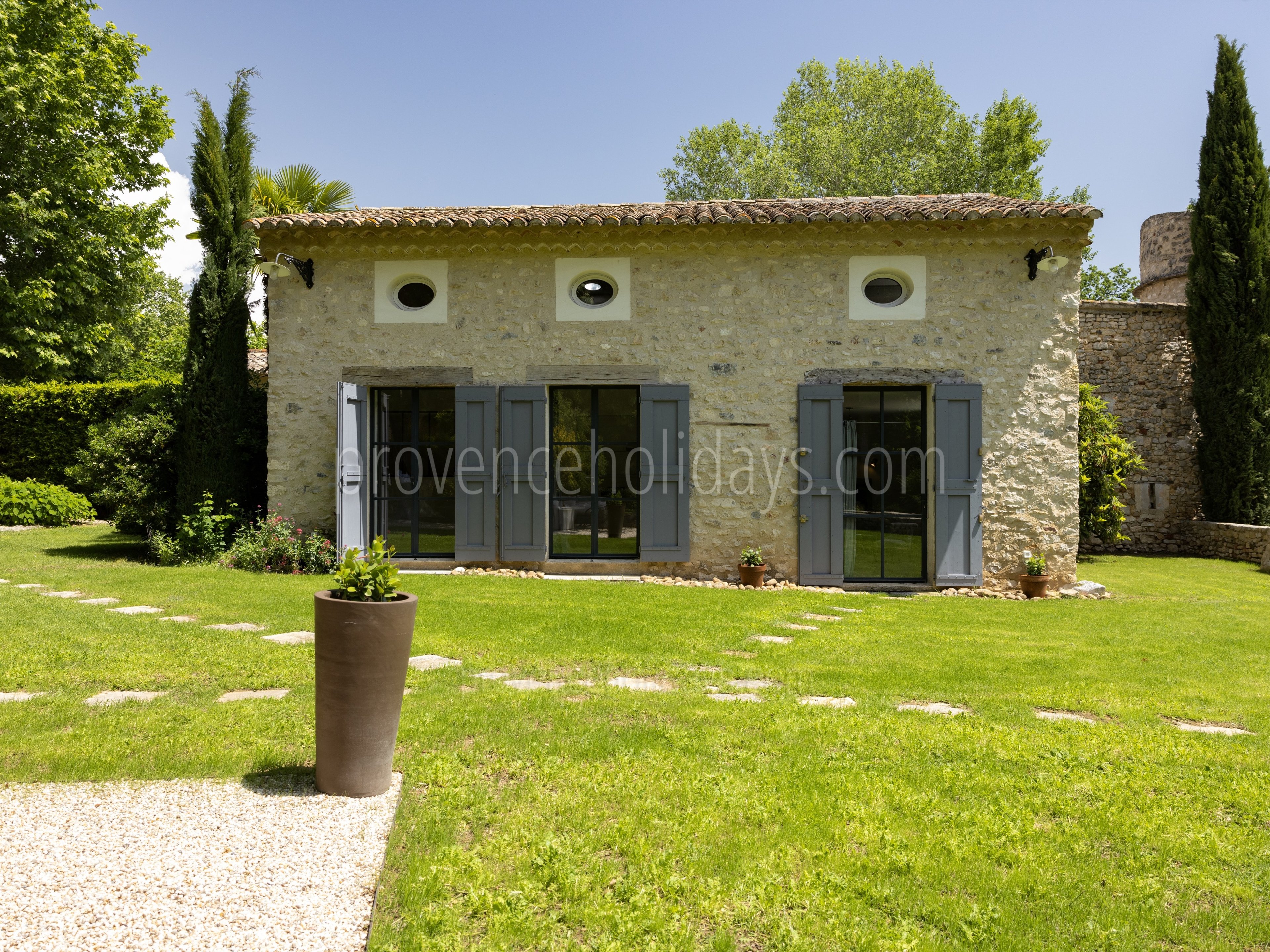 25 - Bastide de Goult: Villa: Exterior