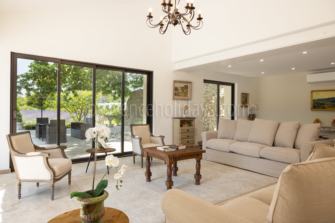 25 - La Bastide Lavande: Villa: Interior