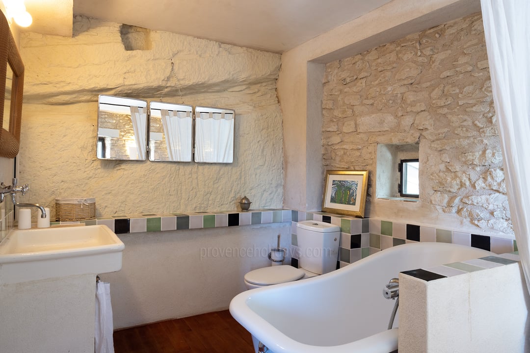 32 - Un Secret Provençal: Villa: Interior