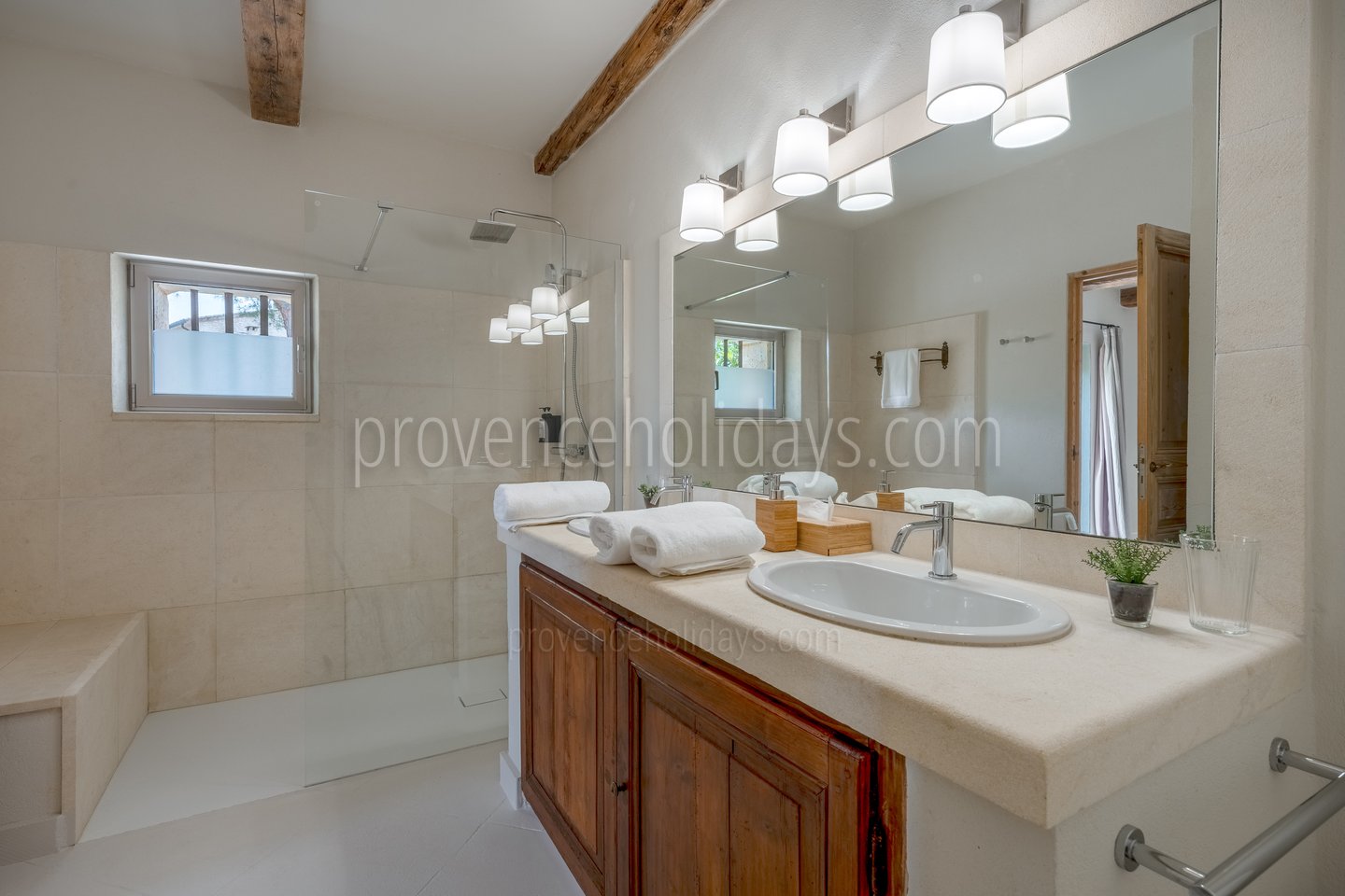 50 - Le Mas de Goult (24): Villa: Bathroom