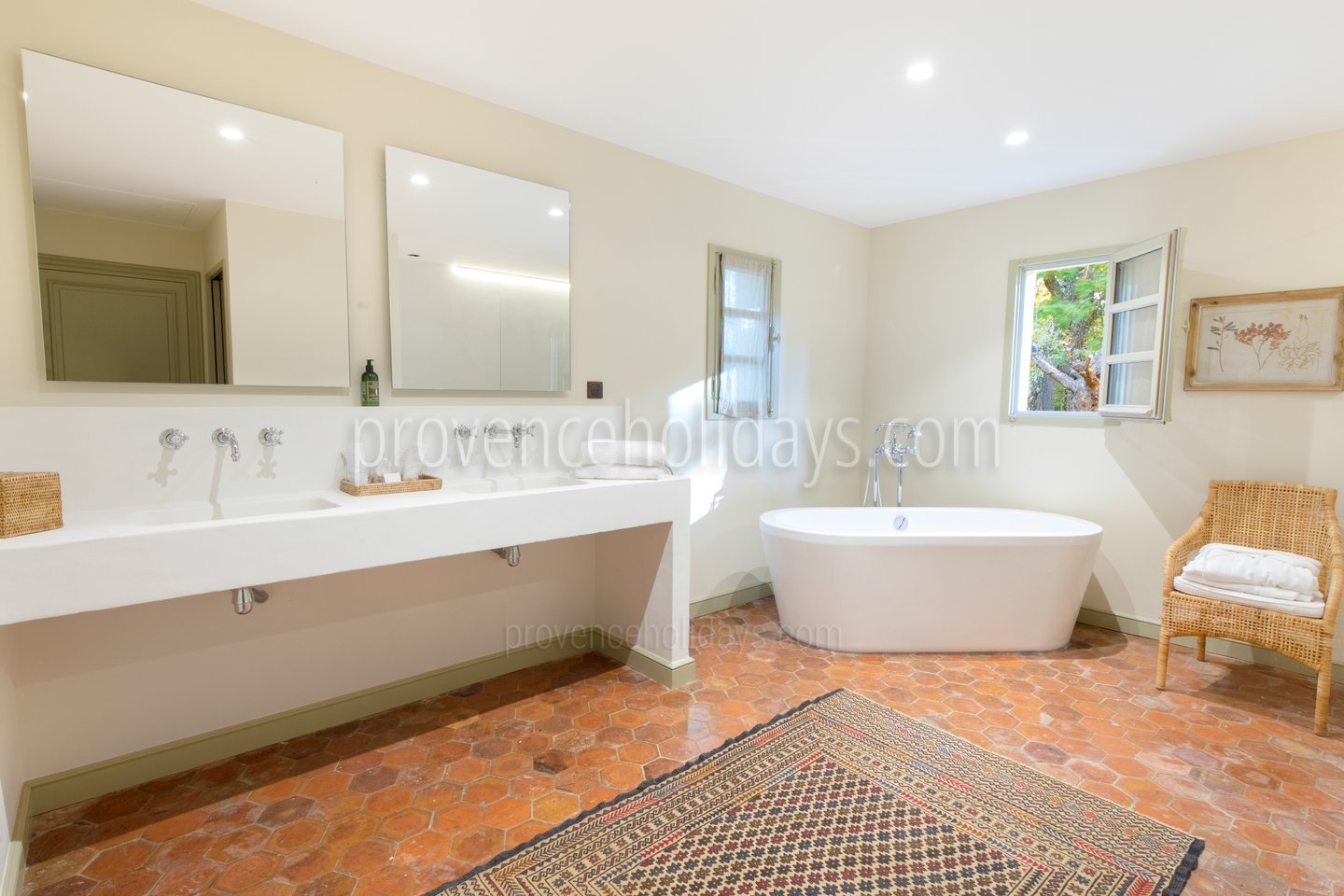 5 - Villa La Vigne: Villa: Bathroom