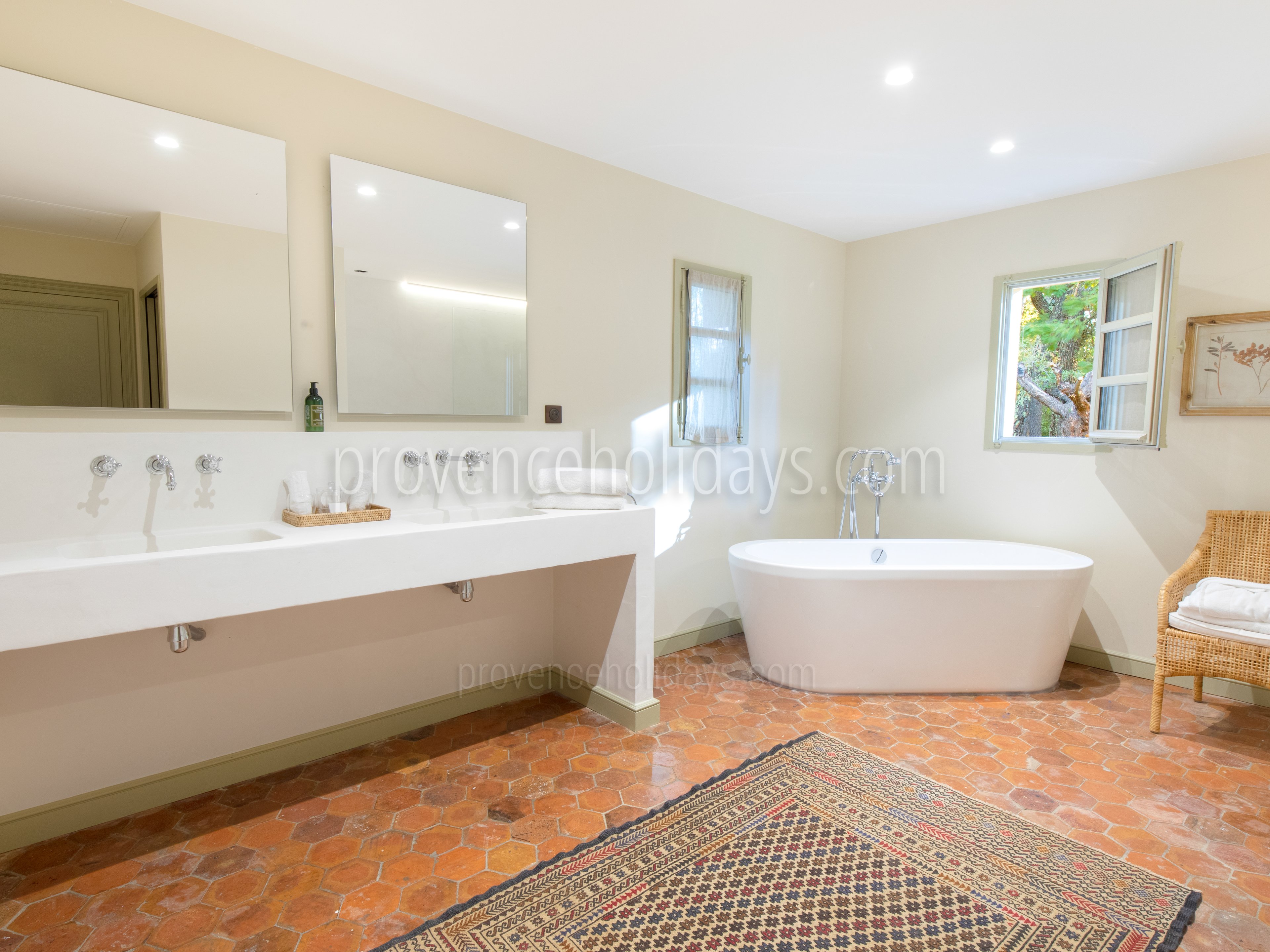 5 - Villa La Vigne: Villa: Bathroom