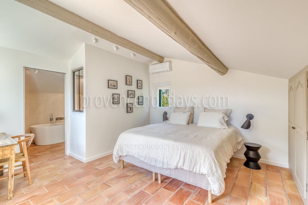 5 - L\'Escapade en Provence: Villa: Bedroom