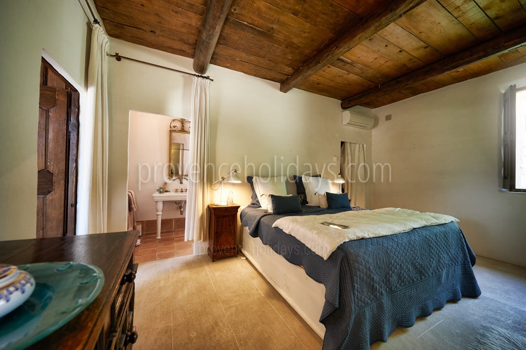 115 - Domaine de Luberon: Villa: Bedroom