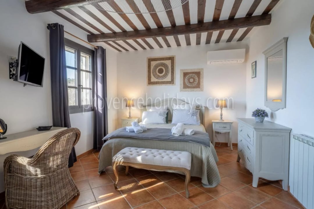 15 - Bastide with lavender in Gordes: Villa: Exterior