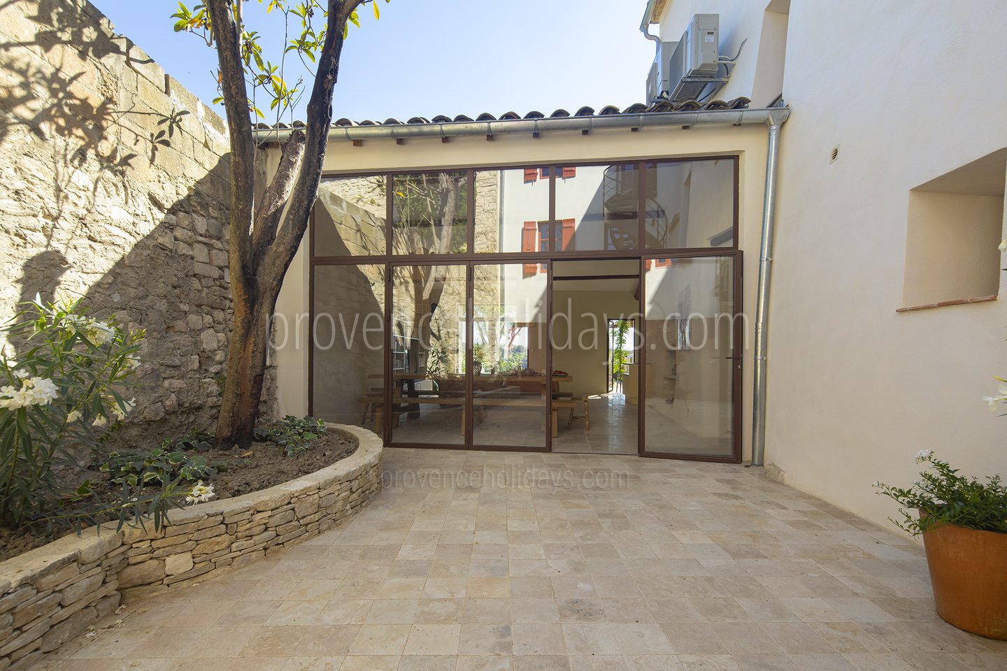 19 - Mas des Remparts: Villa: Exterior